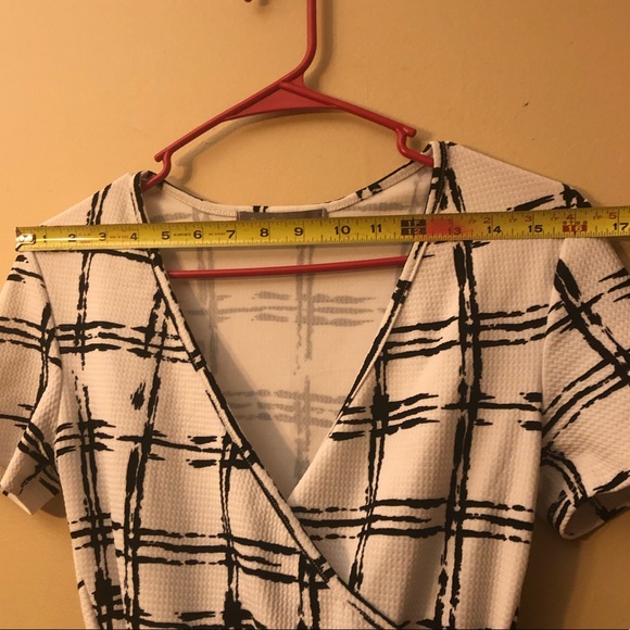 Short dress - Picture 2 of 4